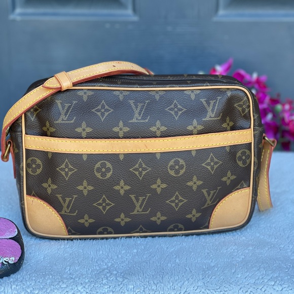 Louis Vuitton Handbags - LOUIS VUITTON Crossbody bag (864 T H)